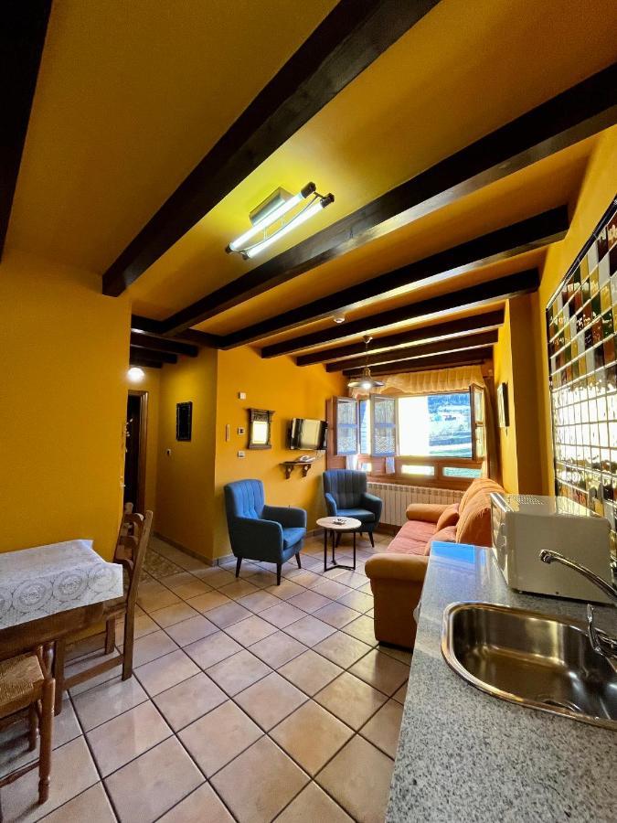 Apartamentos Turisticos Paseo De La Alameda Villaviciosa  Zewnętrze zdjęcie