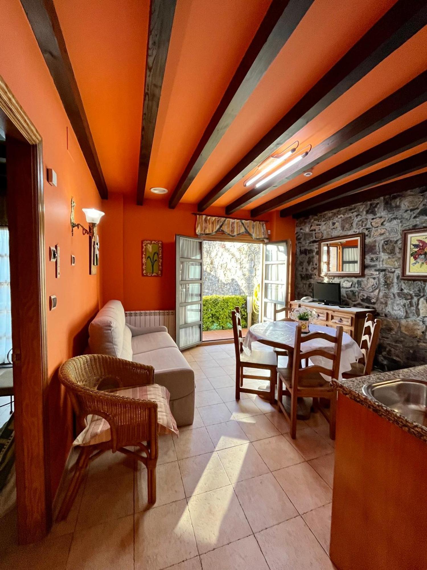 Apartamentos Turisticos Paseo De La Alameda Villaviciosa  Zewnętrze zdjęcie