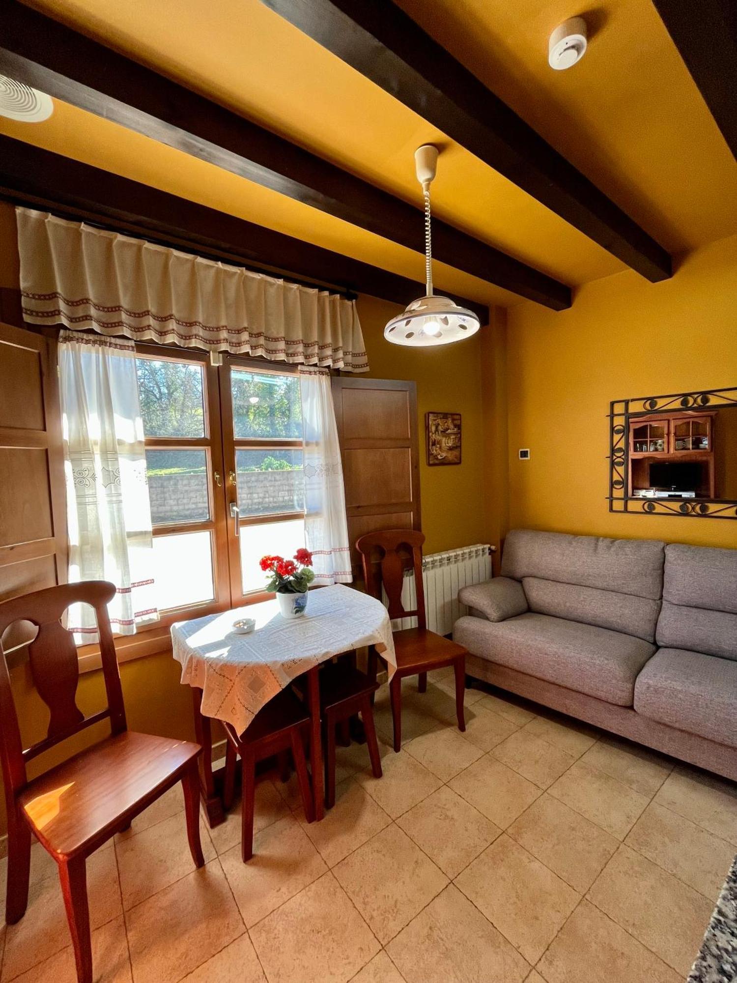 Apartamentos Turisticos Paseo De La Alameda Villaviciosa  Zewnętrze zdjęcie